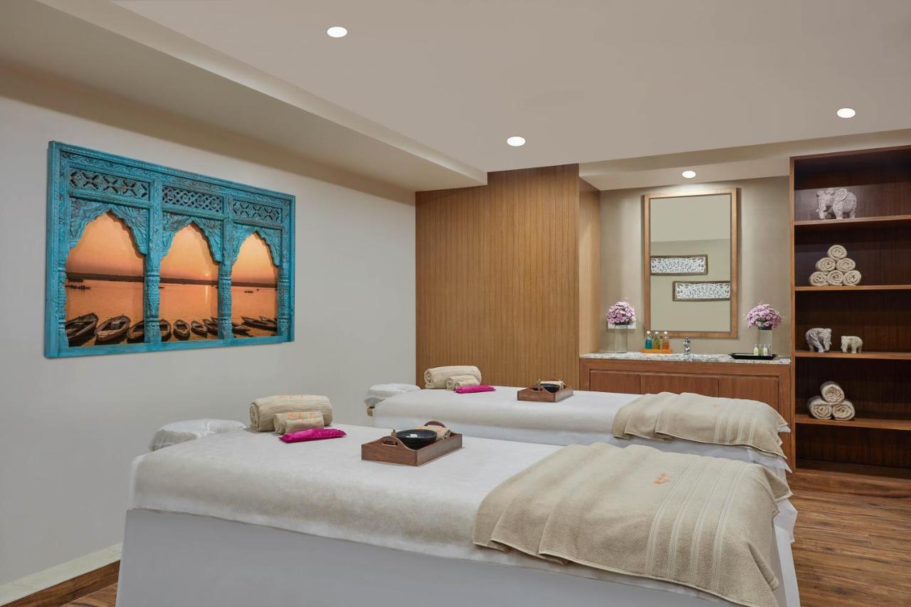 Doubletree By Hilton Varanasi Ngoại thất bức ảnh